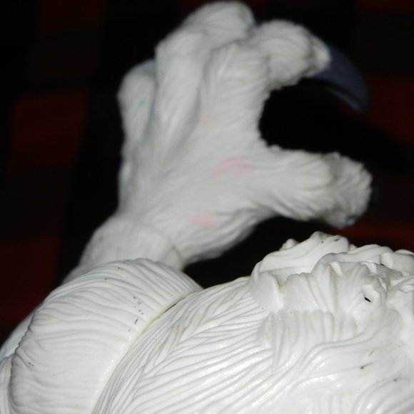 Vintage Matchbox Snow Monster Yeti red glow eyes & sound - Picture 5 of 6